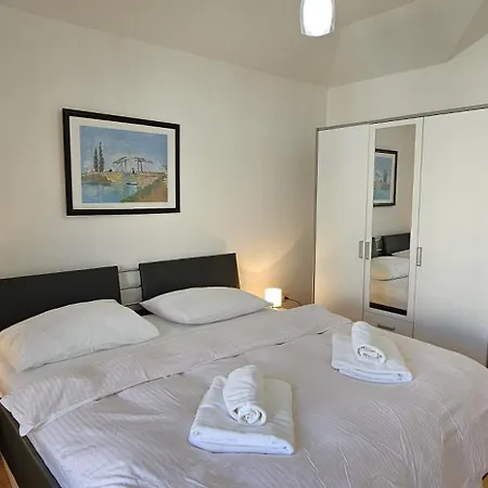 Appartement Spacious Seaview Apt, 250m To Beach, 4km To Trogir - *