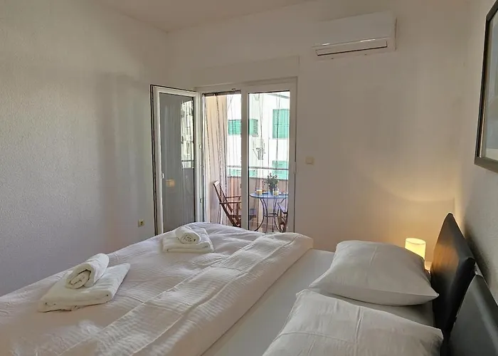 Spacious Seaview Apt, 250m To Beach, 4km To Trogir - Apartment